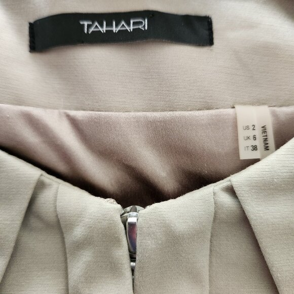 Tahari Lined Zip Front Jacket Pleated Shoulder/Front Accent Misses Size 2 Beige - Picture 4 of 9